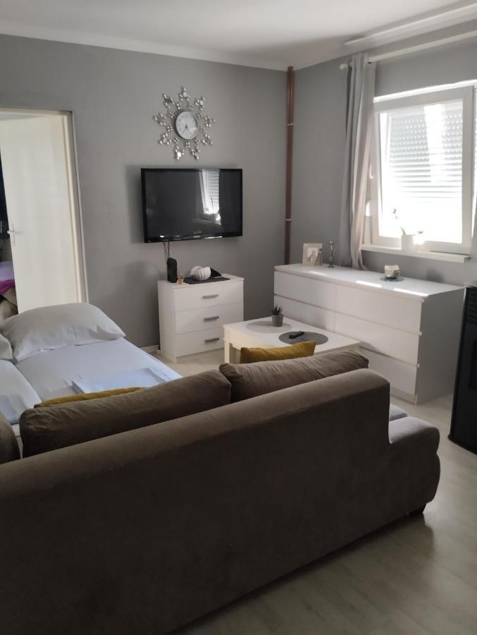 Apartman All Seasons Hotonj Exterior photo